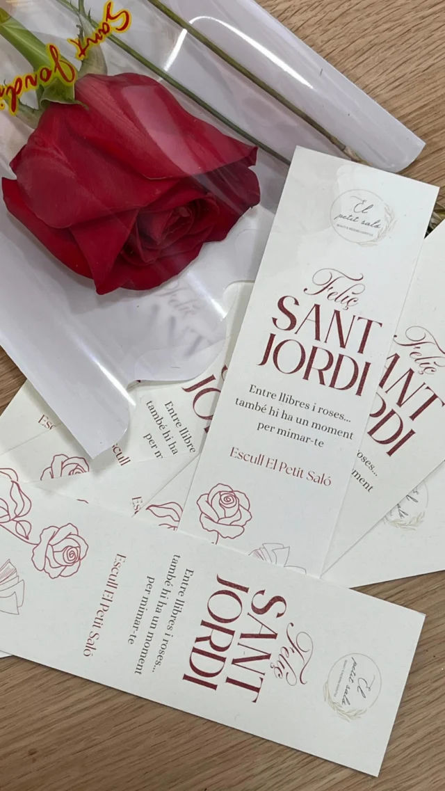 El Petit Saló us desitja un feliç Sant Jordi🌹📚🐉

És temps de regalar amor, llibres i roses, i nosaltres us volem regalar un petit detall per agraïr-vos tot l’afecte que rebem✨

Passa’t pel Saló a buscar el teu punt de llibre❤️

#santjordi #santceloni #elpetitsalo #salóndebelleza #santjordi2025 #hair #peluquería #puntdellibre