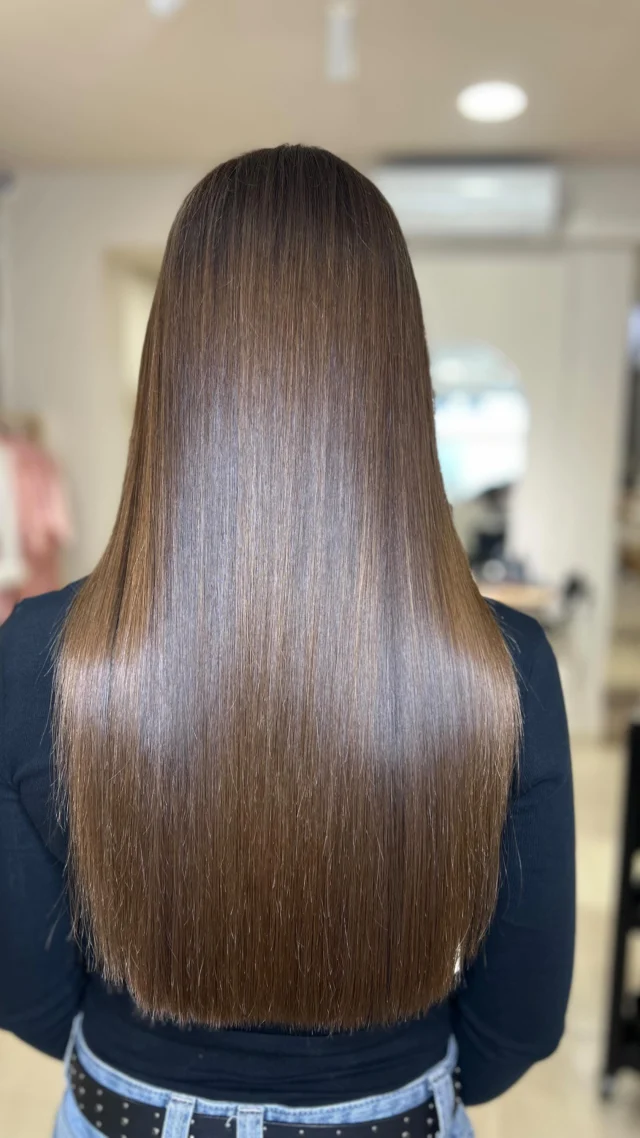 ¡Hora de BRILLAR como nunca! ✨
Dale a tu cabello el tratamiento que se merece con nuestro Luxe Gloss: hidratación profunda + brillo espejo en una sola sesión.

¡Y ahora con 20% de DESCUENTO!
Solo por tiempo limitado… ¡No lo dejes pasar!

Reserva tu cita y deslumbra con una melena radiante desde el primer día.

#LuxeGloss #BrilloEspejo #HairCare #CabelloSaludable #PromociónCapilar #HairGoals #TratamientoCapilar #GlowUp #elpetitsalo #santceloni #reel #instagramreels #viralvideos #parati